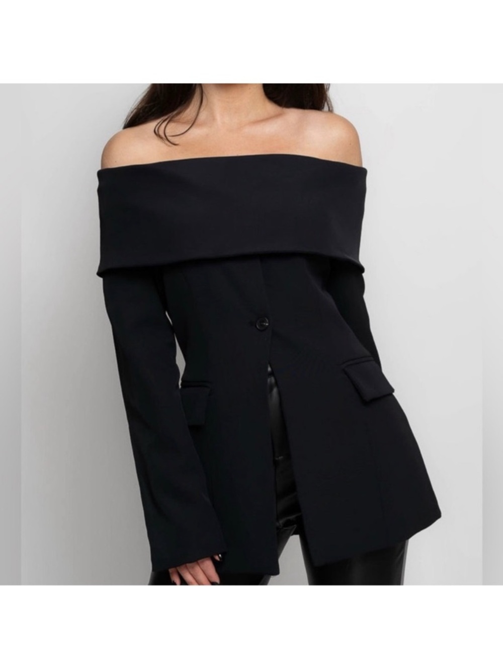 Sierra Darien cut out shoulder jacket Size XL